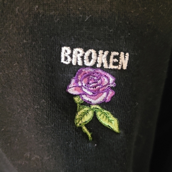BROKEN PROMISES Long Sleeve Black Sweatshirt Size Medium - Picture 3 of 6